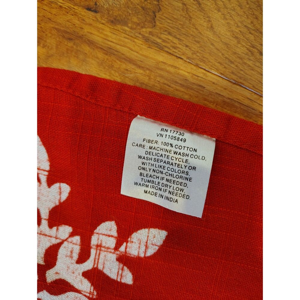 Target 64" Round Tablecloth Red White Snowflake Christmas Holiday Winter Decor - Picture 3 of 4